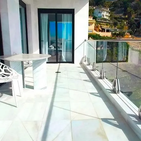 Unica De Marmol Con Piscina Infinita וילה