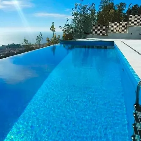 Unica De Marmol Con Piscina Infinita